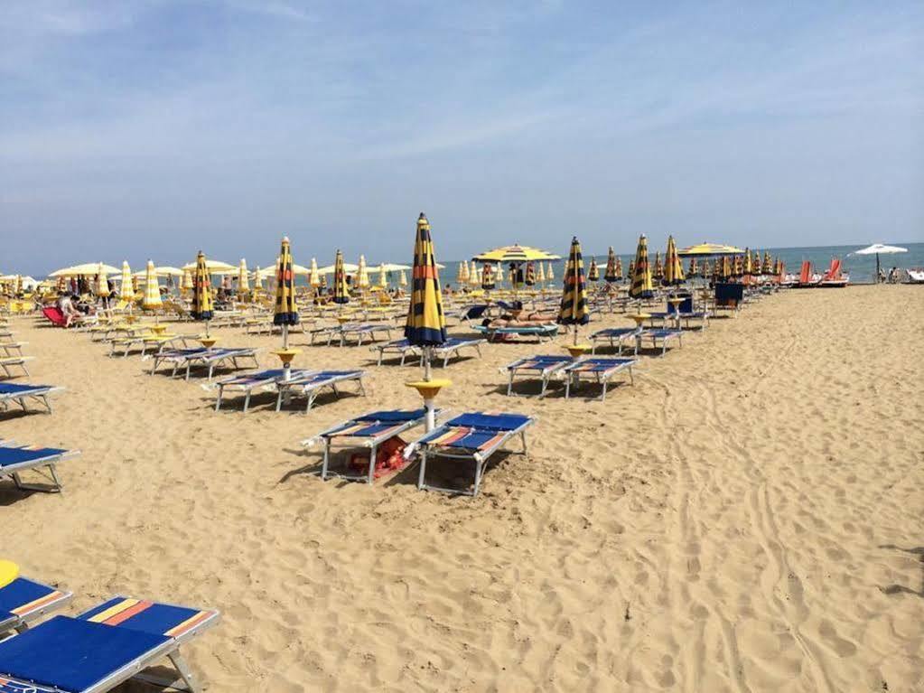 Hotel&Residence Al Mare Lido di Jesolo Exterior foto